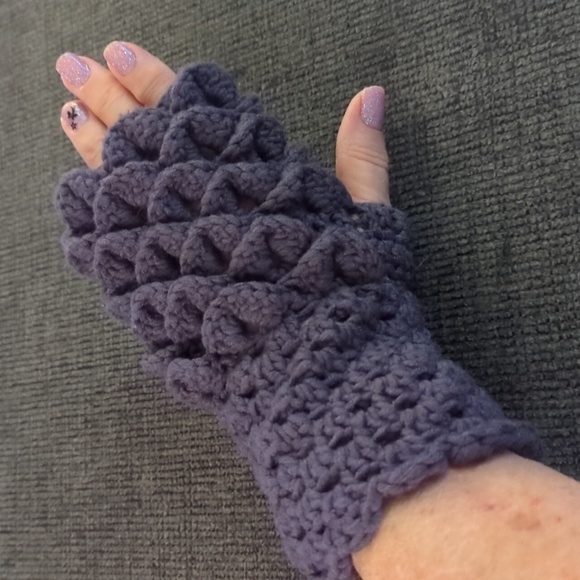 Hand Crafted Luxury Dragon Scale / Mermaid Fingerless Texting Gloves - Picture 1 of 5